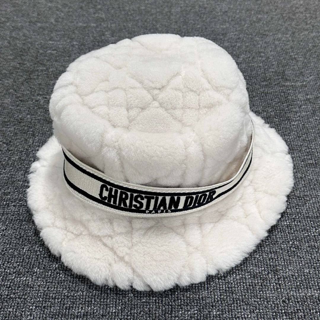 99新 DIOR/迪奥 羊羔绒字母标语渔夫帽/57cm/59758