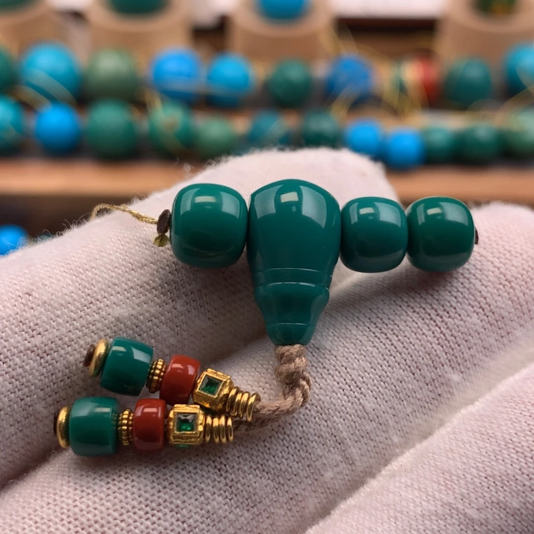 18K金镶嵌绿松石珠宝奇石