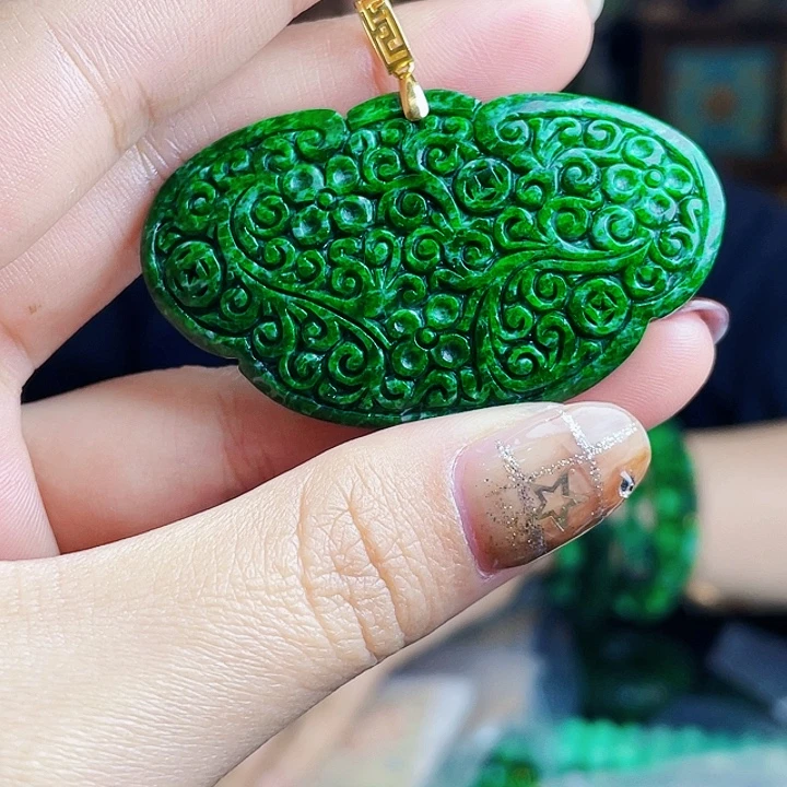 翡翠18K金镶嵌颈饰多样性