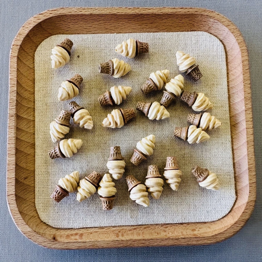 Q1093 老山檀冰激凌吊坠 天地孔