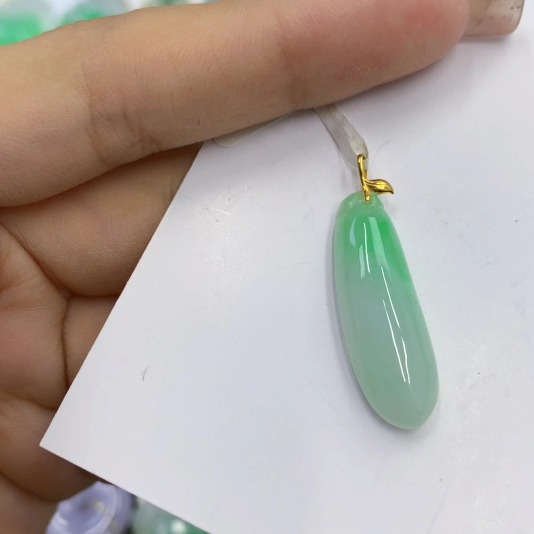 翡翠18K金镶嵌颈饰翡翠