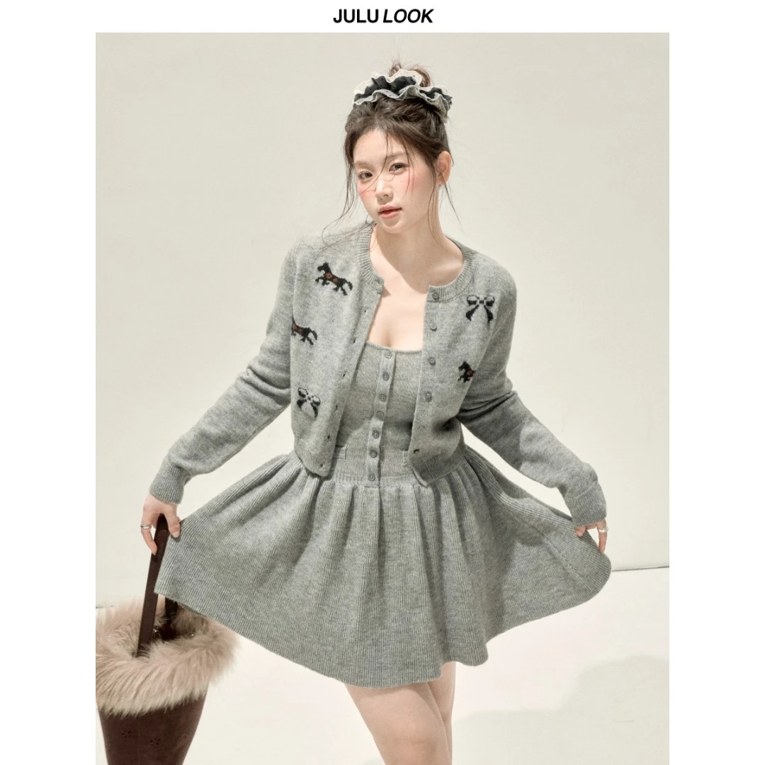 巨鹿工作室“天鹅湖”微胖mm甜美挂针织开衫吊带连衣裙大码两件套