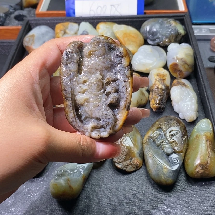 【闪购商品】和田玉未镶嵌颈饰抖**玩