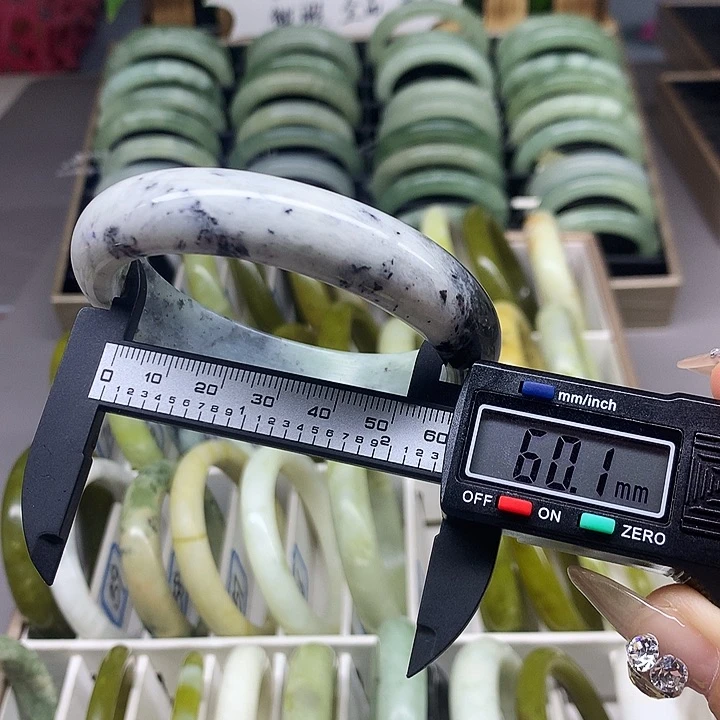 未镶嵌蛇纹石玉手镯54