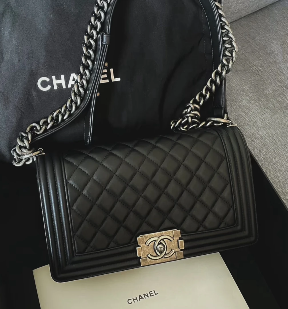 95新 Chanel/香奈儿 多多奢品/香奈儿黑银光面leboy中号挎包/98新