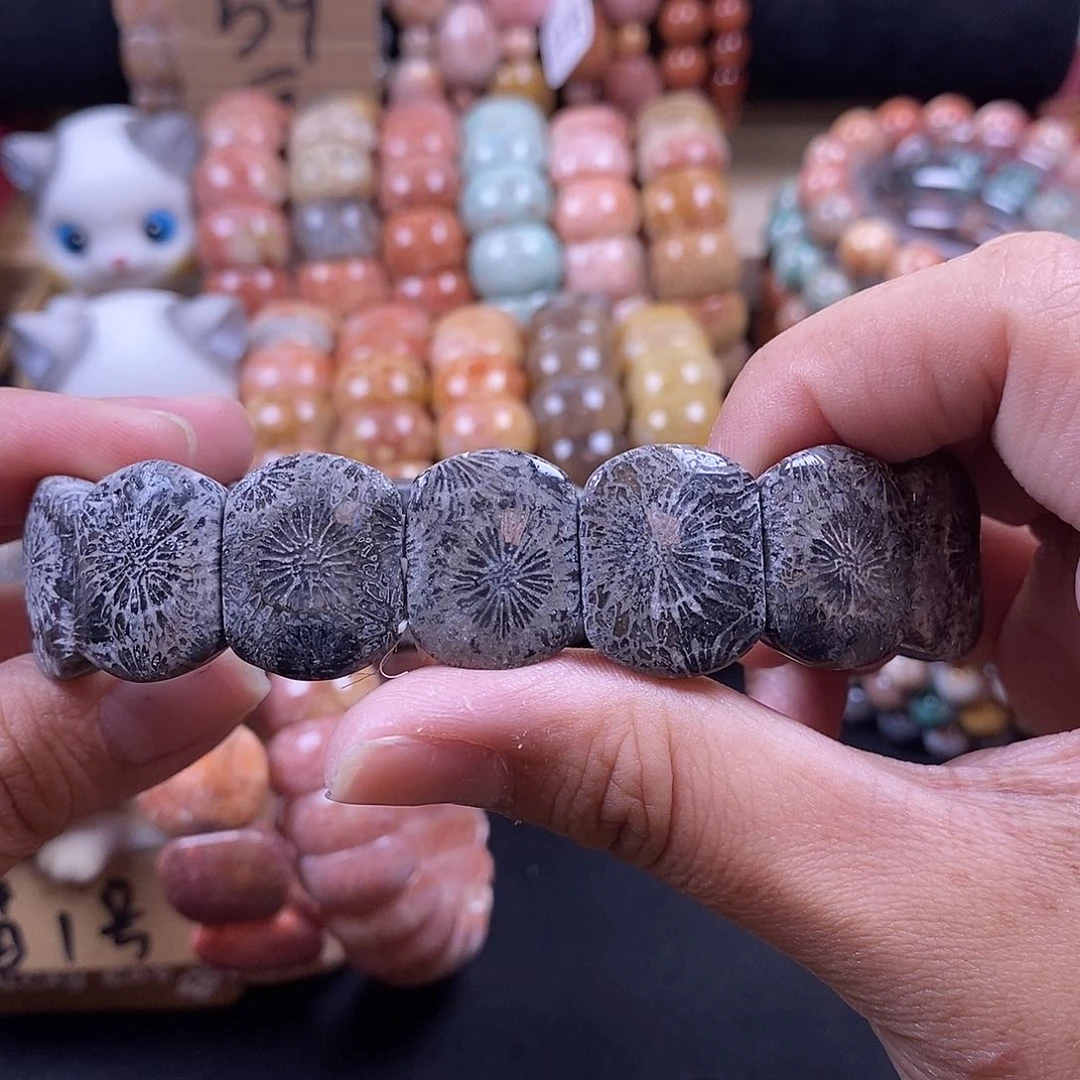 硅化珊瑚（珊瑚玉）手牌未镶嵌黑大花 9