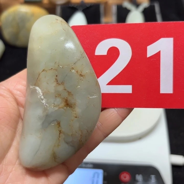 和田玉未镶嵌把件