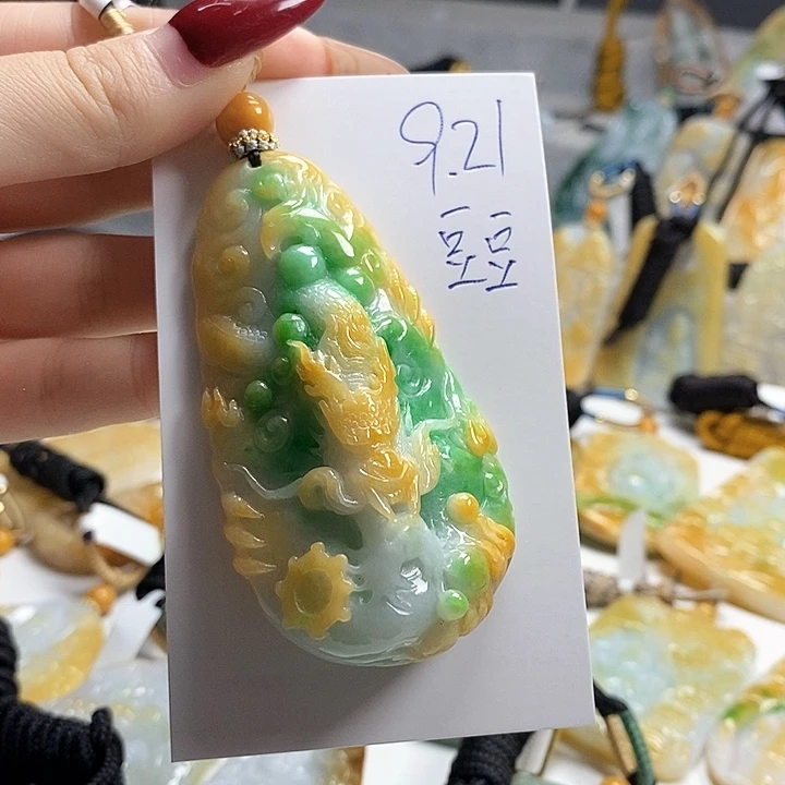 颈饰未镶嵌翡翠个*.