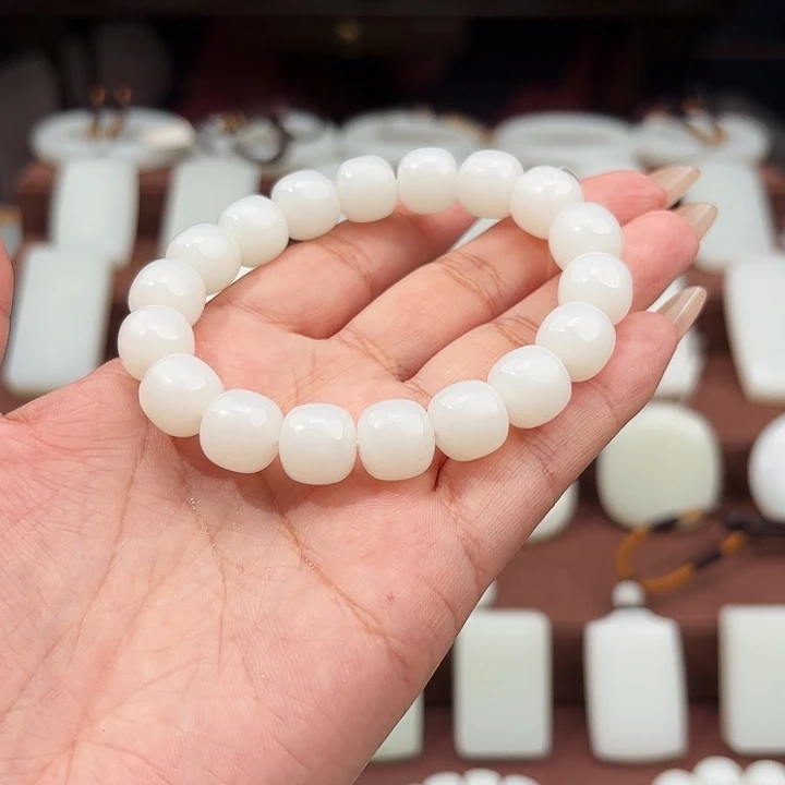 和田玉手串未镶嵌流****者