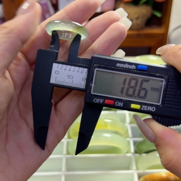 蛇纹石玉未镶嵌手镯167瑕疵