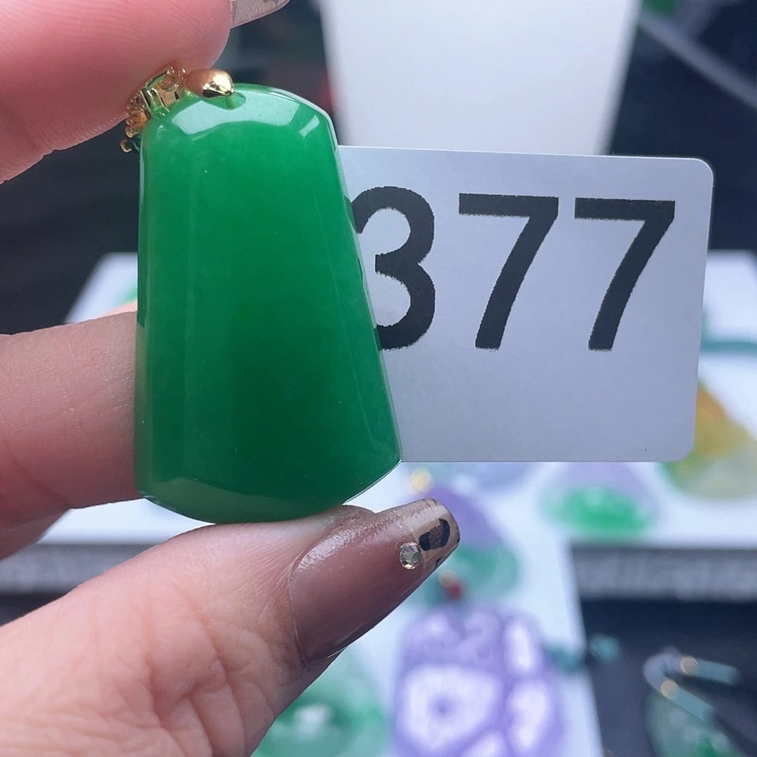 翡翠吊坠(赠链)未镶嵌