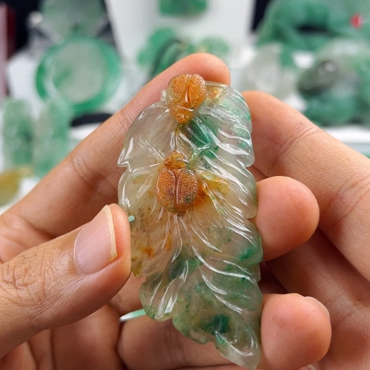 颈饰未镶嵌石英质玉
