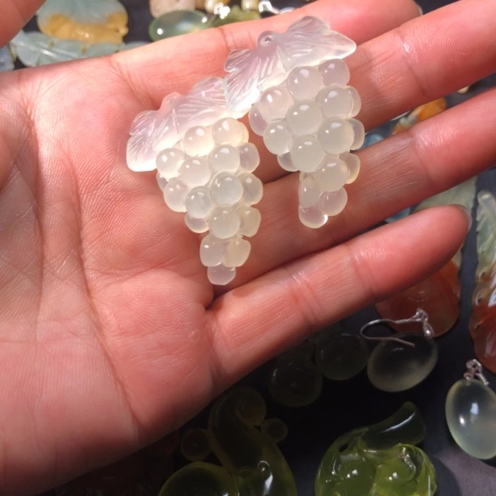 蛇纹石玉未镶嵌耳坠