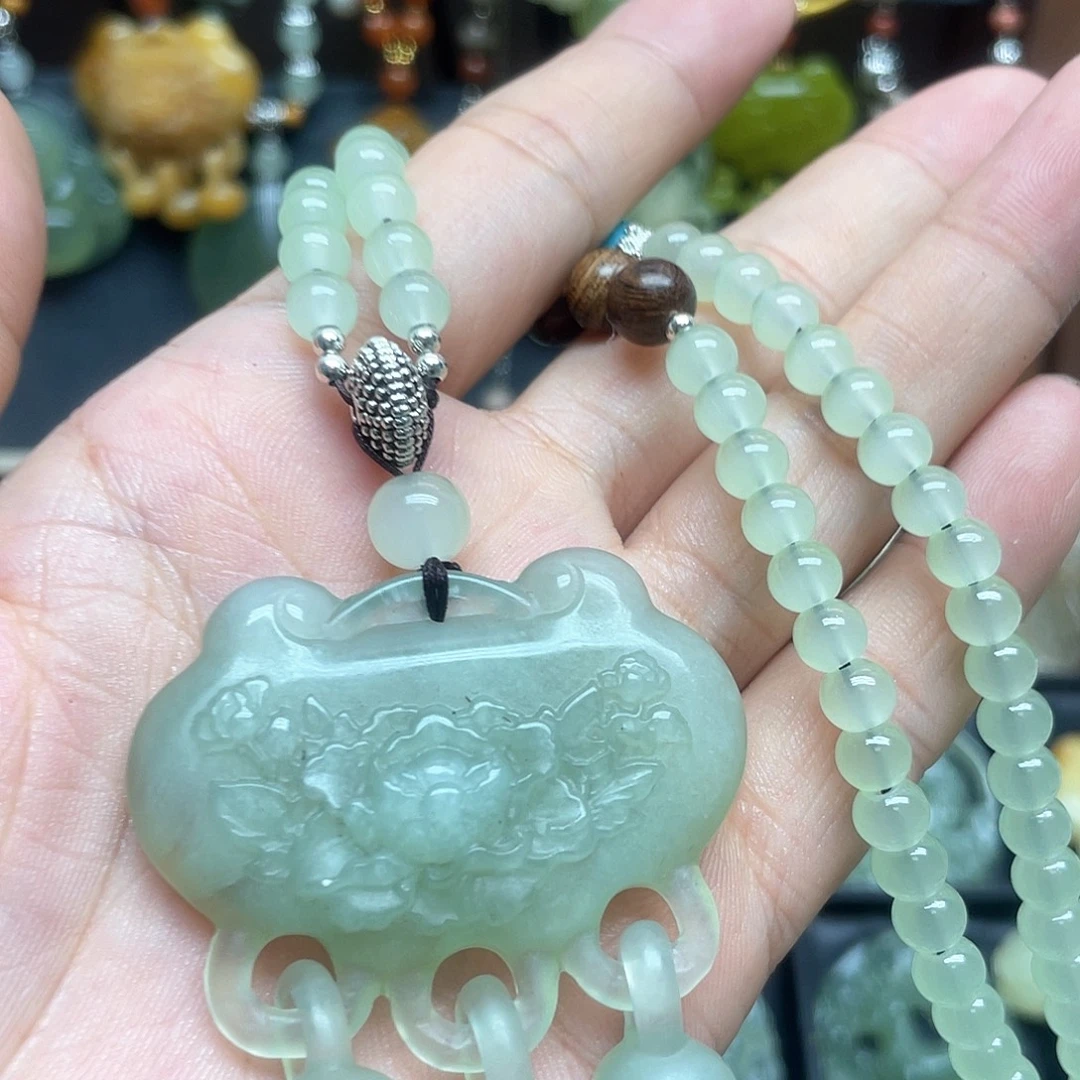 蛇纹石玉未镶嵌颈饰