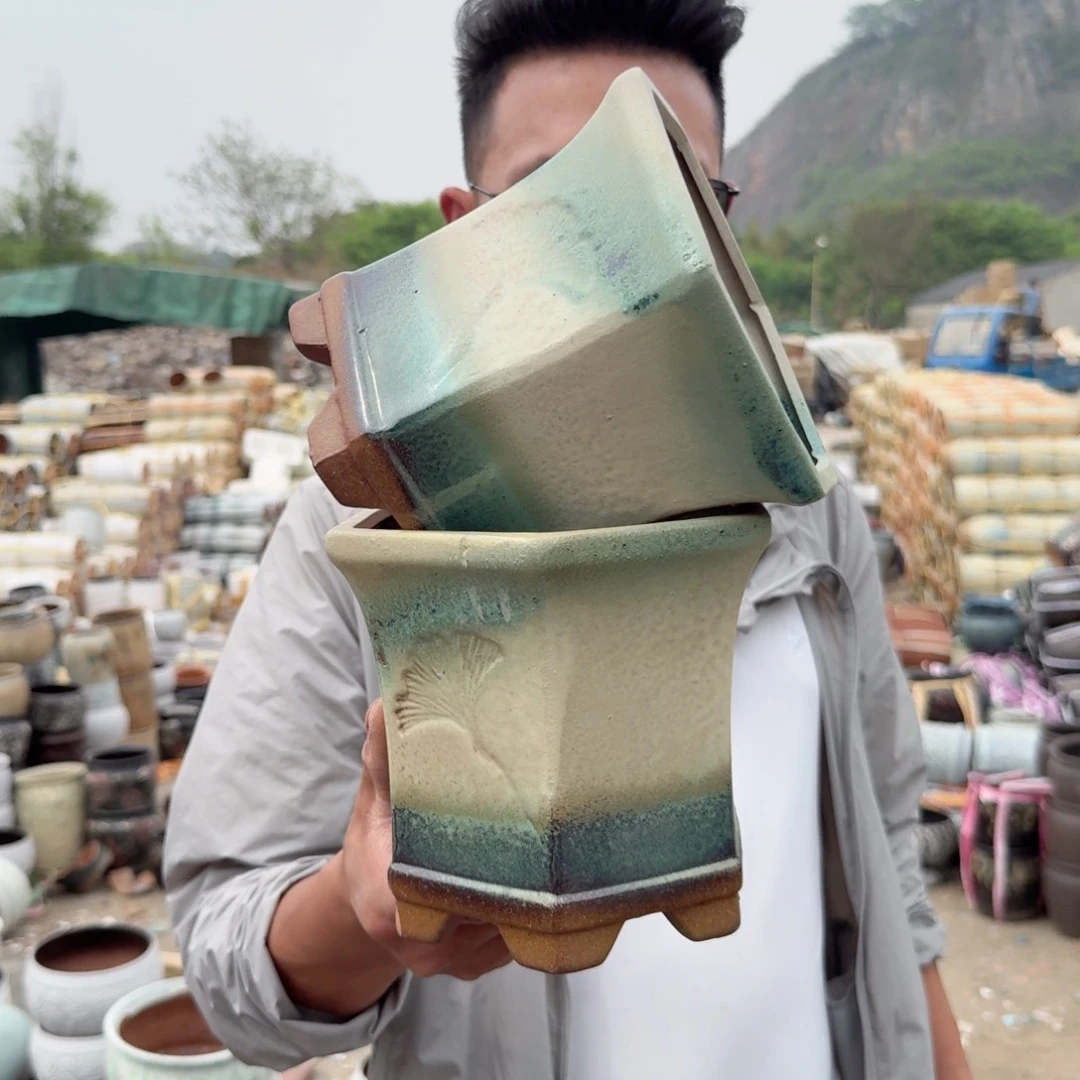 紫砂花盆口16高16（两个六角绿银杏