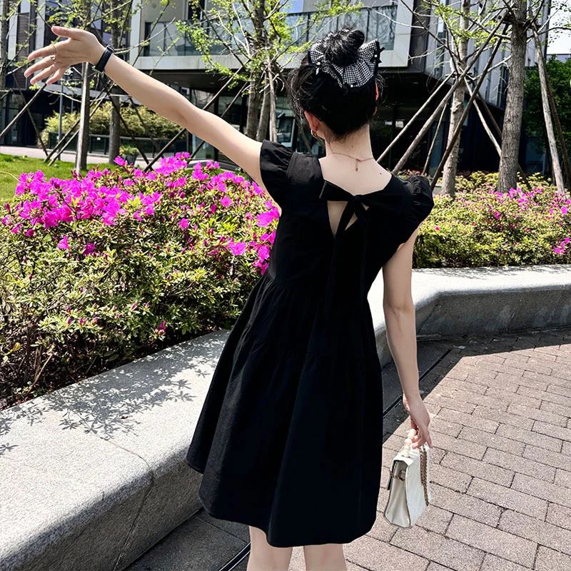 黑色小飞袖连衣裙女2025夏季新款法式收腰显瘦小个子A字方领短裙