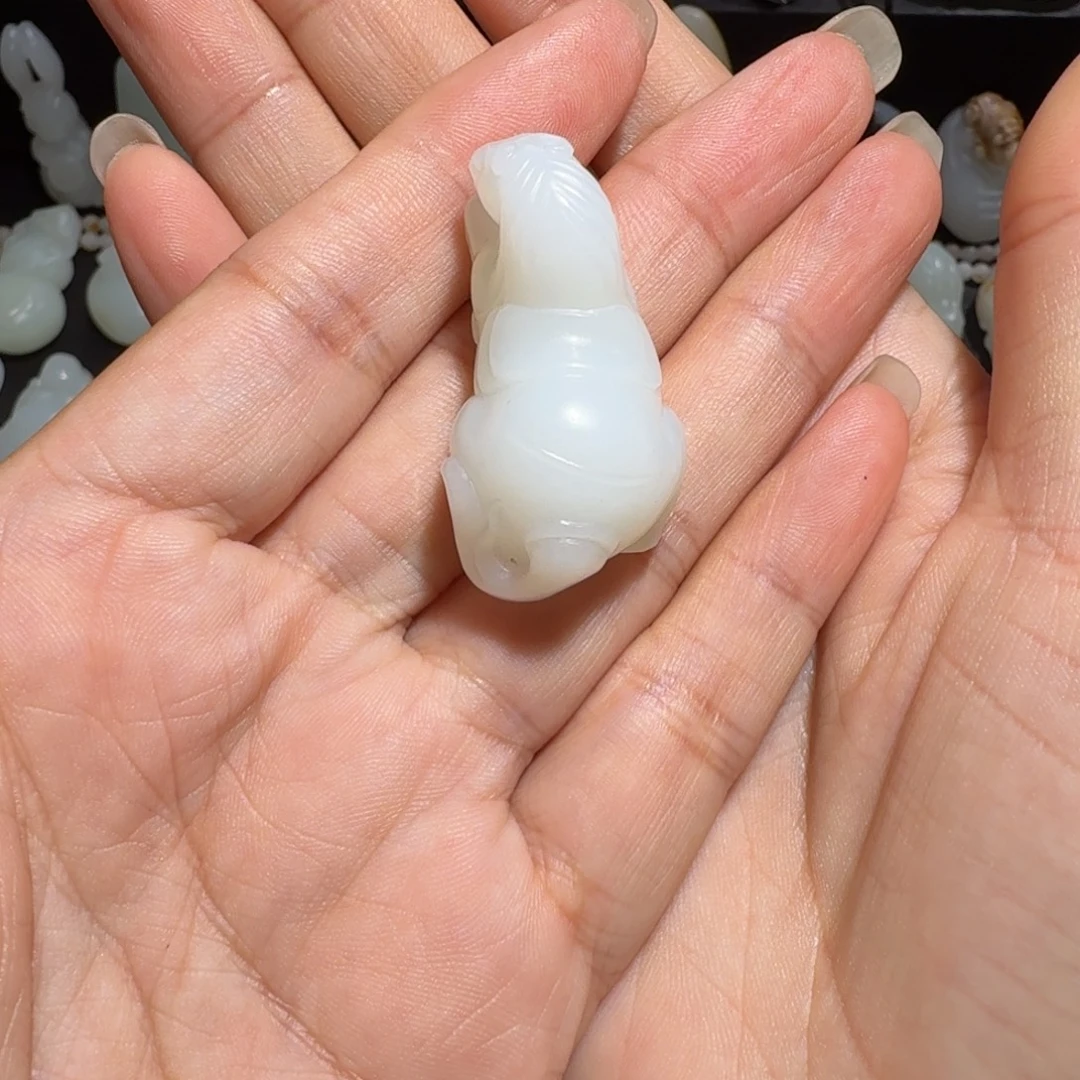 淋***歪和田玉未镶嵌颈饰