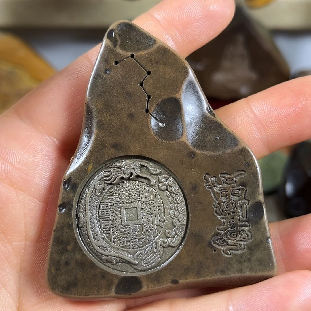 新疆戈壁石原石雕刻10