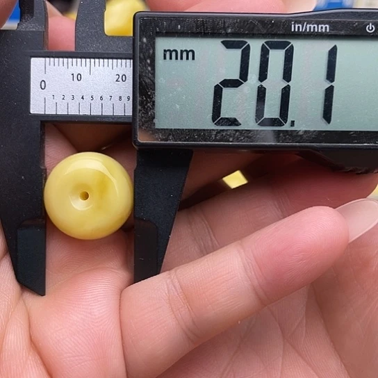 F***蟹未镶嵌琥珀裸石20+mm天然琥珀蜜蜡