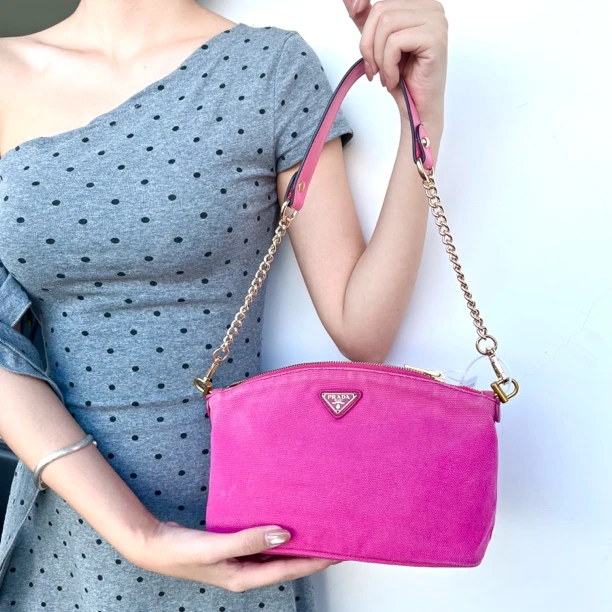95新 Prada/普拉达 XM/玫红牛仔丹宁倒三角金标化妆包/WJ08731011