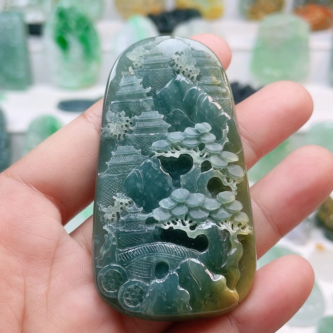 翡翠颈饰未镶嵌山水