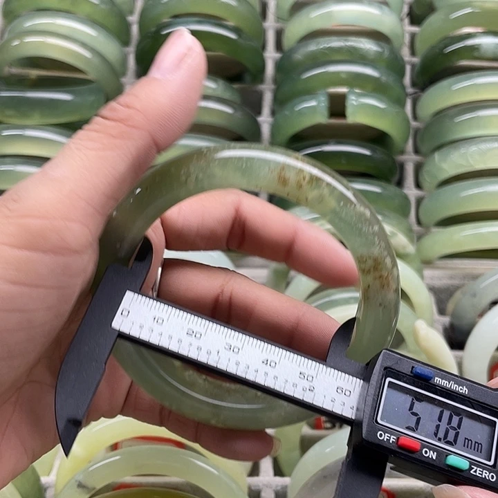 蛇纹石玉未镶嵌手镯356