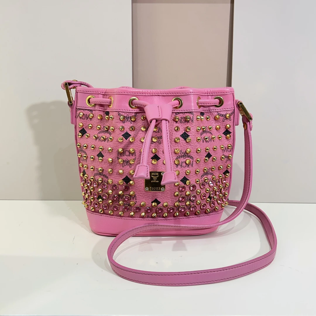 95新 MCM mcm粉色满钻水桶包a7782
