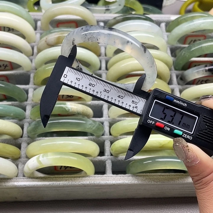 蛇纹石玉未镶嵌手镯125