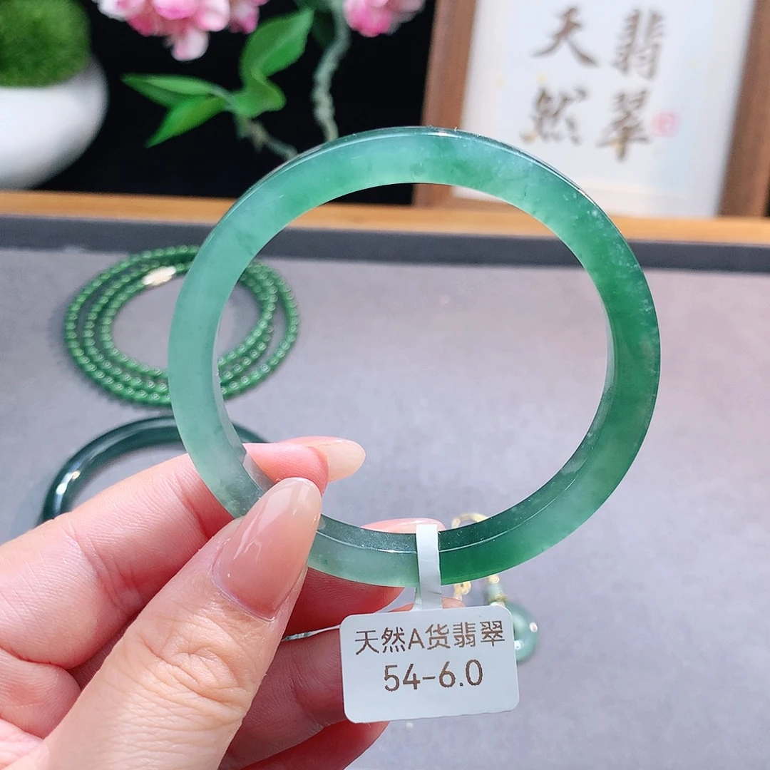 未镶嵌手镯（圆镯）翡翠