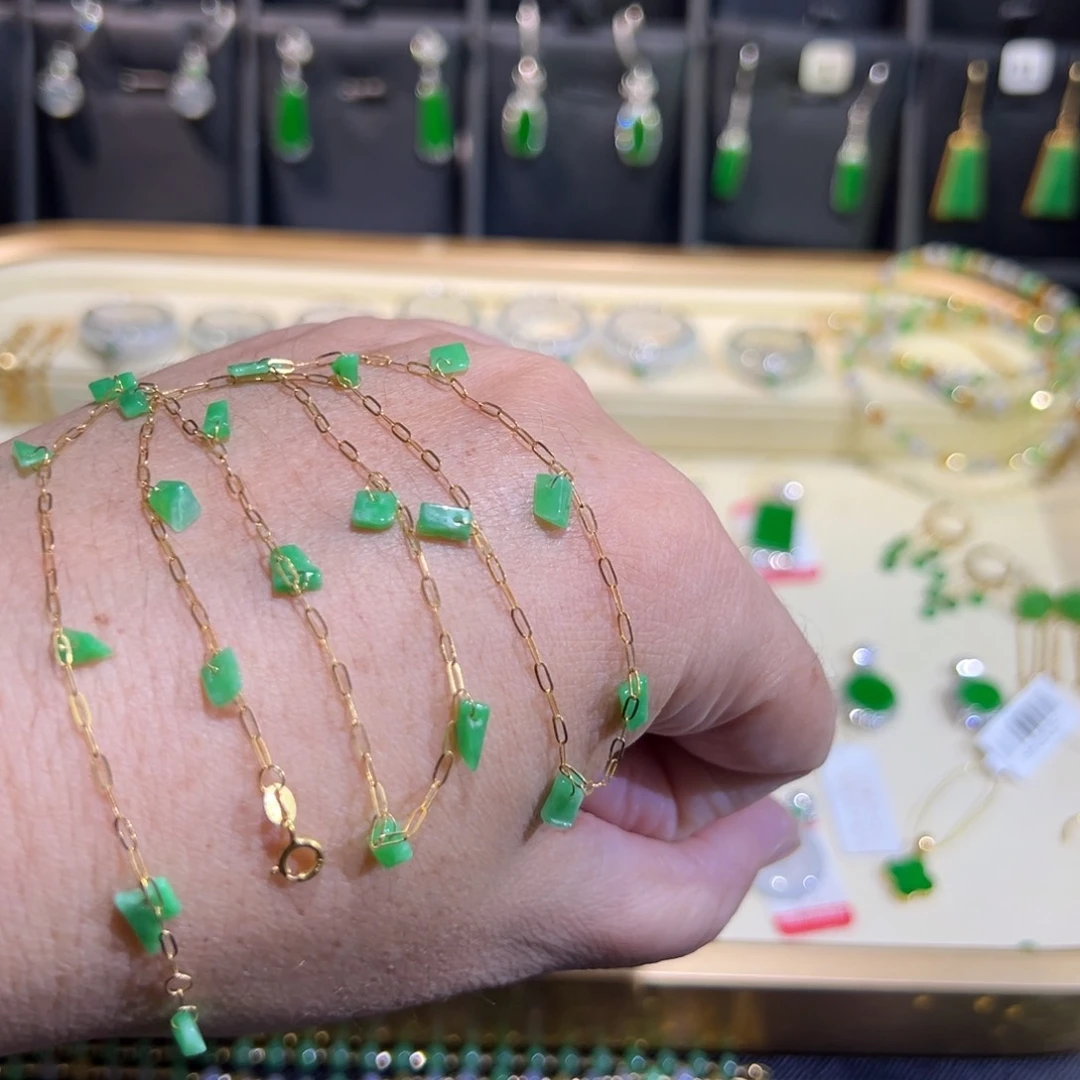 颈饰18K金镶嵌翡翠满天星45c m