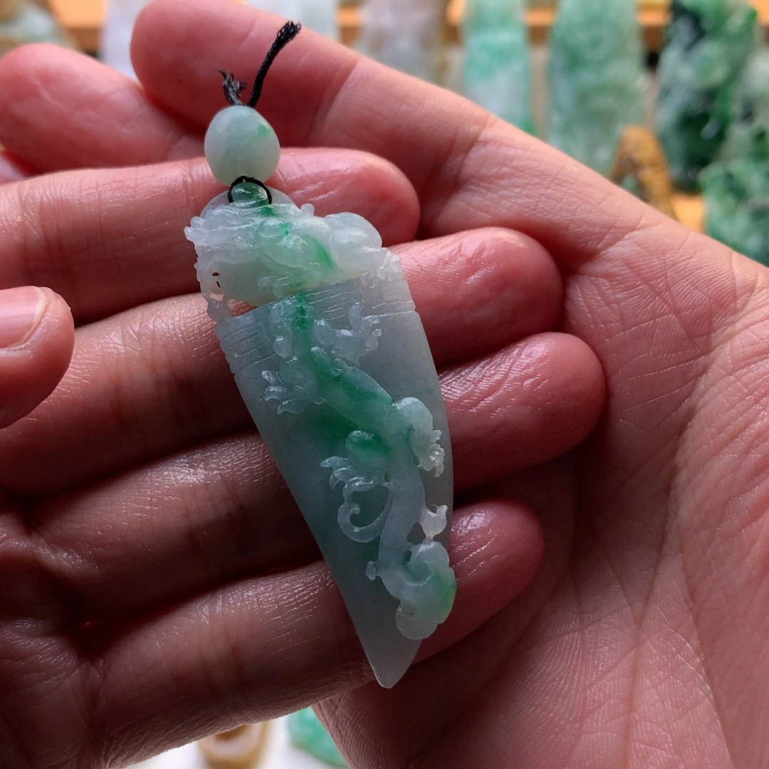 小***雀定制翡翠未镶嵌龙牙