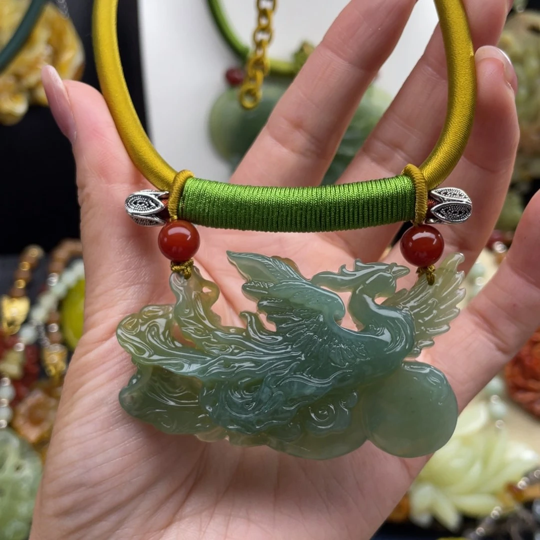 蛇纹石玉未镶嵌颈饰