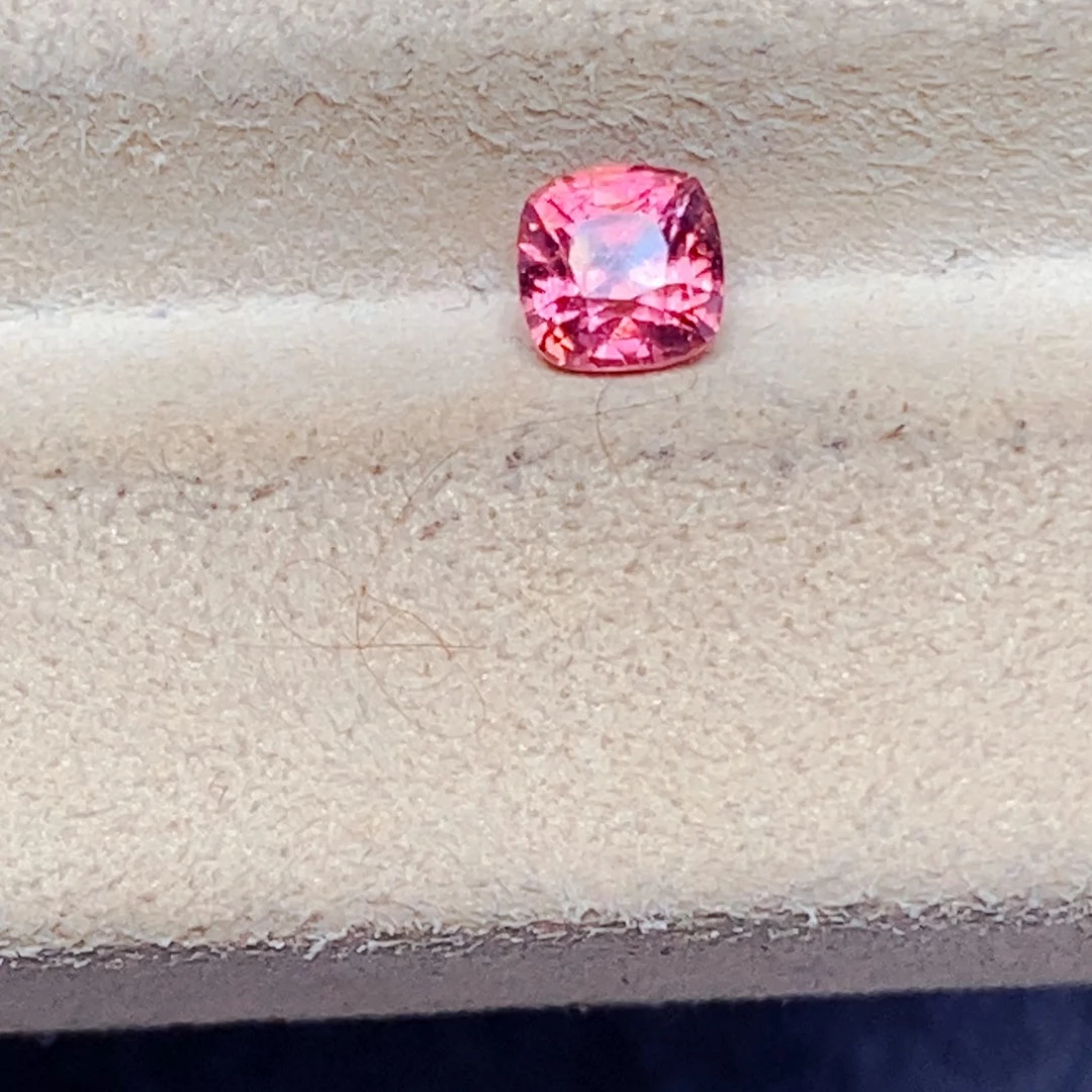 裸石未镶嵌尖晶石