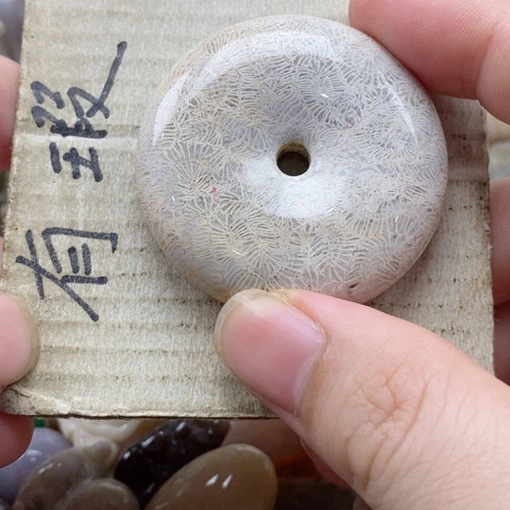硅化珊瑚（珊瑚玉）未镶嵌颈饰阁*