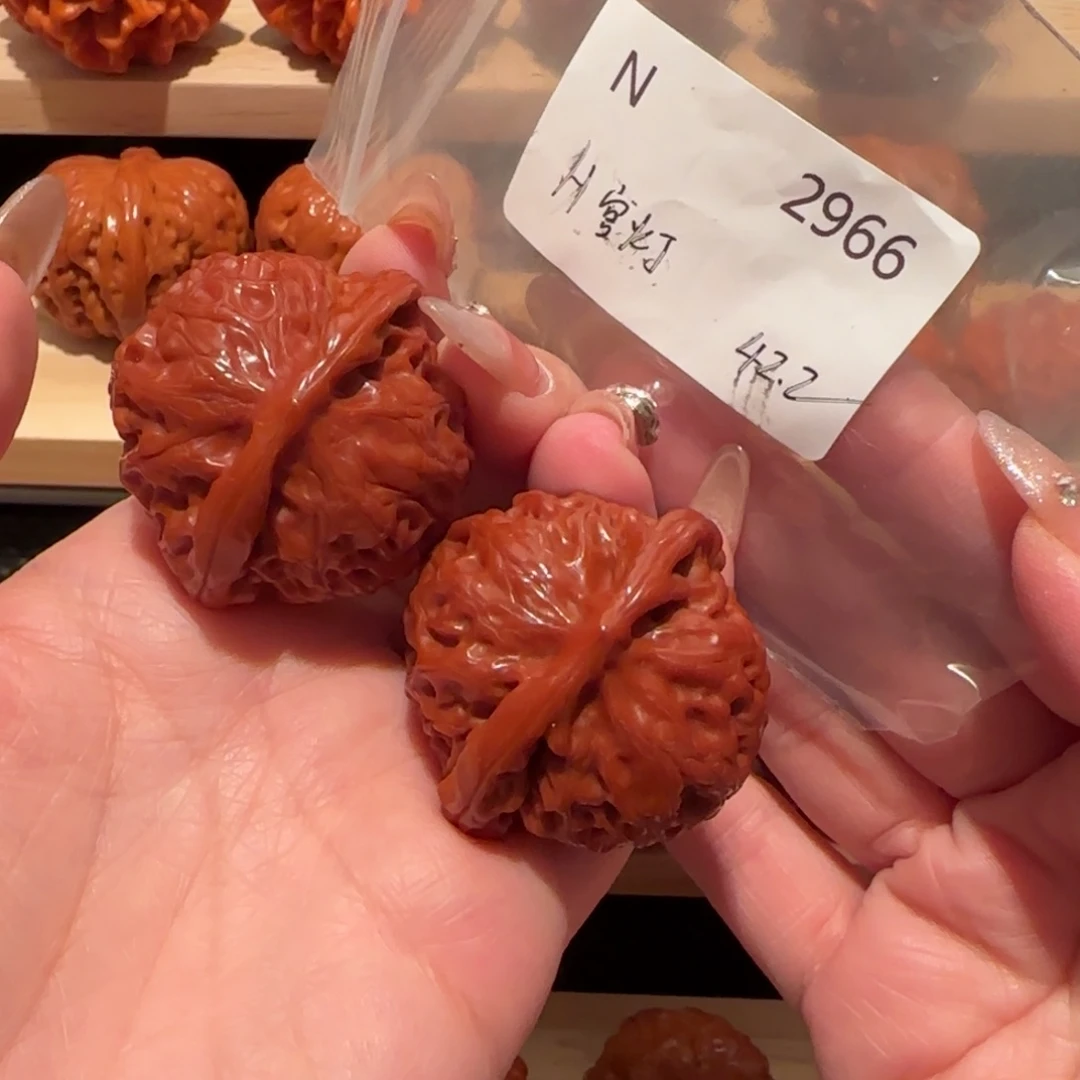 时***西文玩核桃吊坠玉化宫灯42精品2966