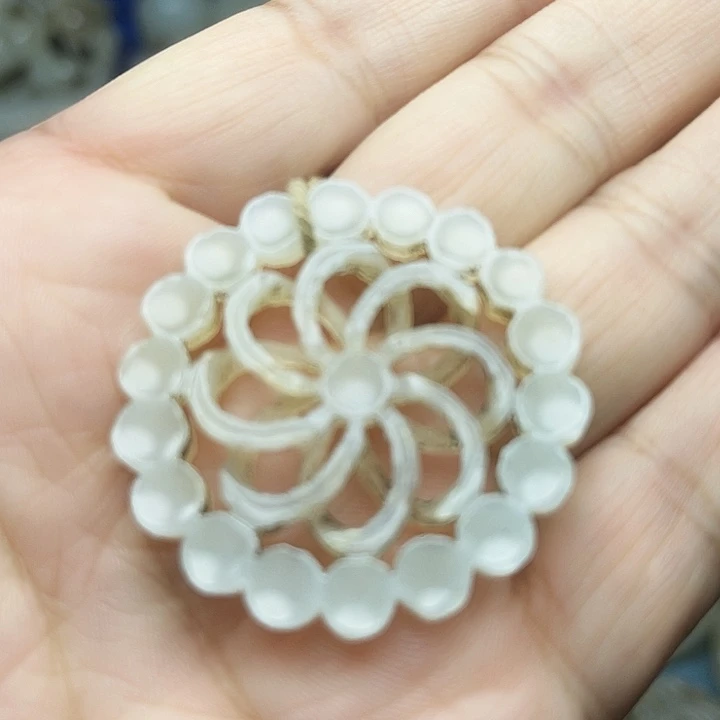 颈饰未镶嵌和田玉（青白玉）