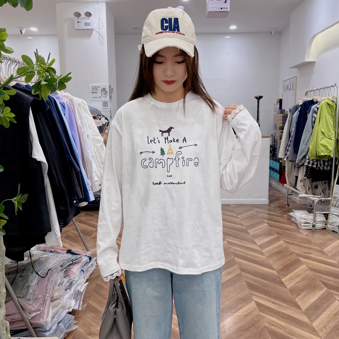 6807 袖口蕾丝拼接打底衫