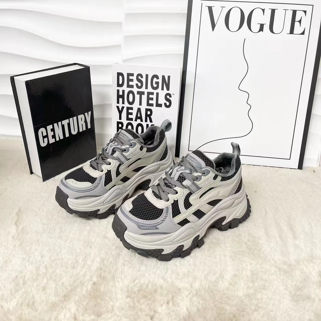 新款气质百搭潮流女士[二棉}休闲鞋/MD/25636-1