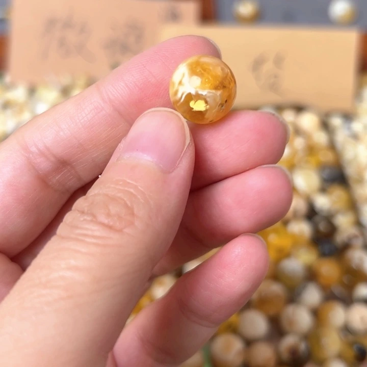 蜜蜡未镶嵌裸石12.9mm有坑