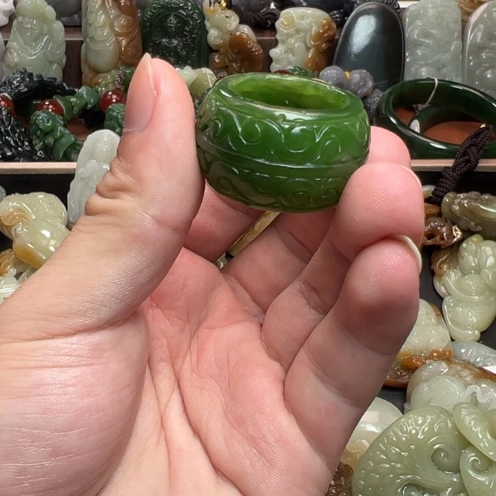 未镶嵌戒指和田玉