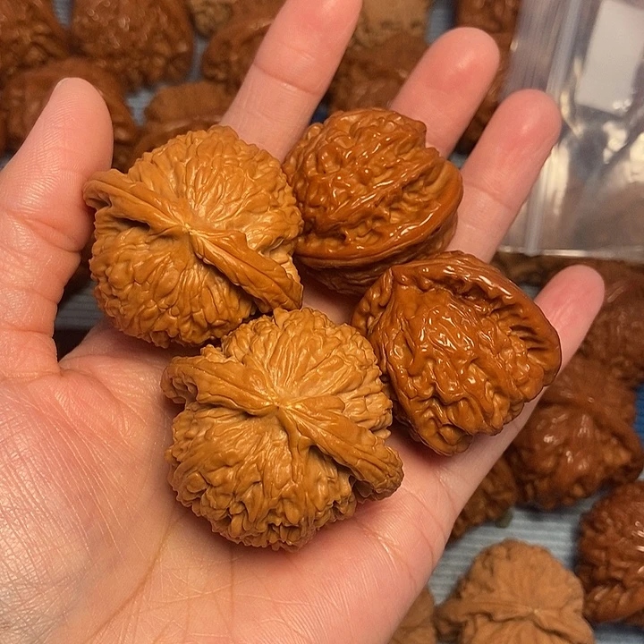 文玩核桃吊坠41白狮子