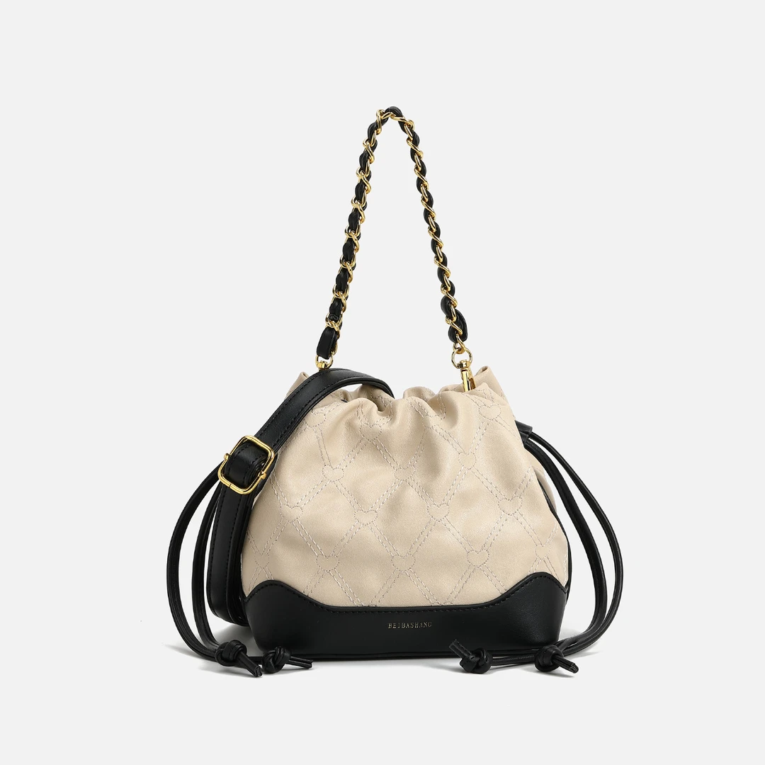 女包2025年新款白色时尚潮流气质百搭简约菱格手提褶皱斜跨水桶包