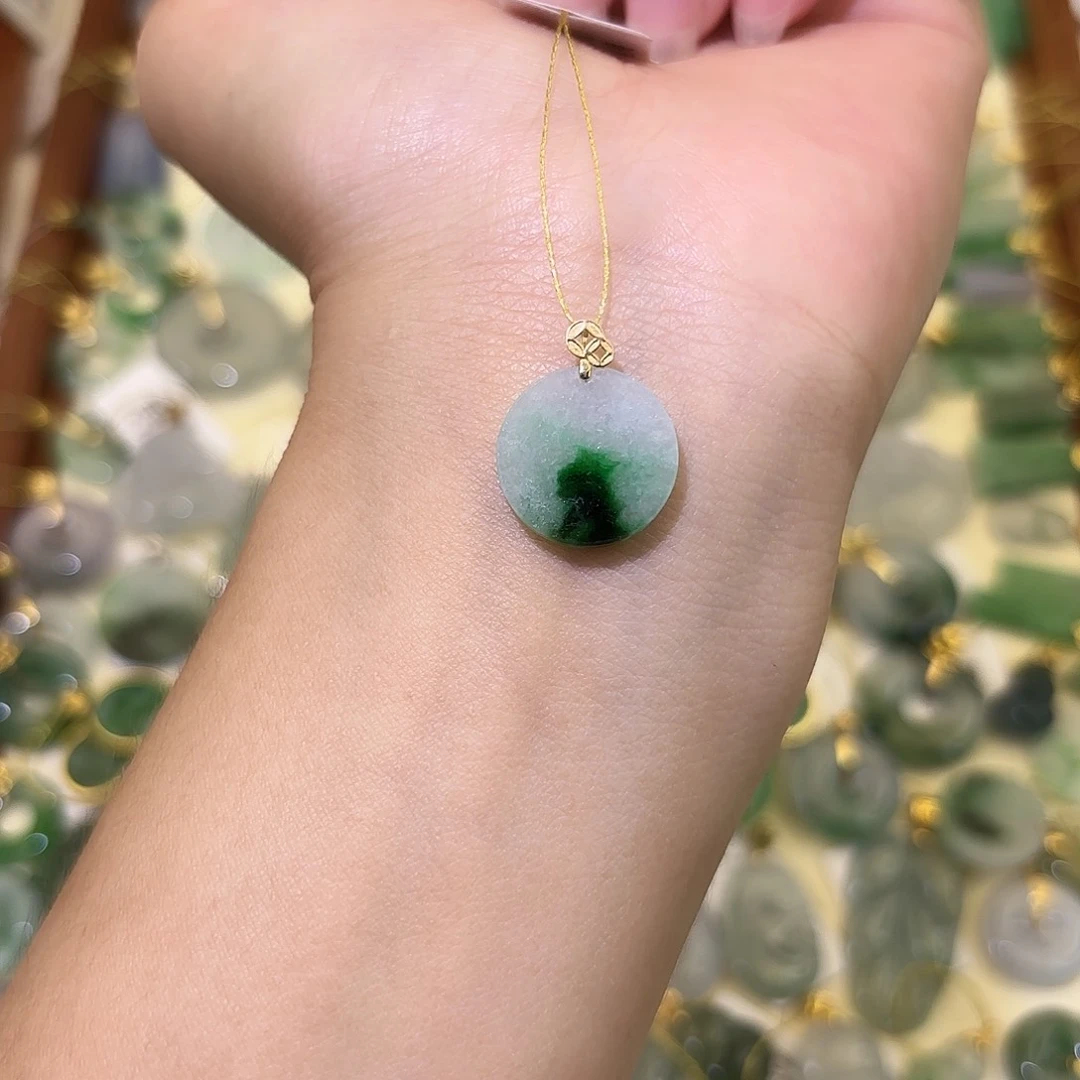 翡翠18K金镶嵌颈饰无事牌