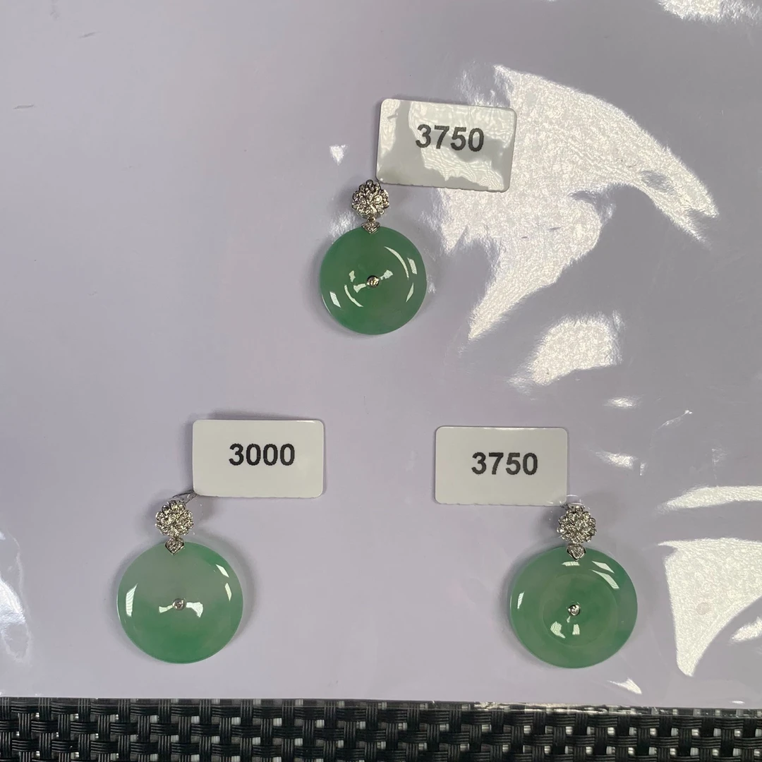 翡翠A货18K金镶嵌平安扣多样性发货，发一件701