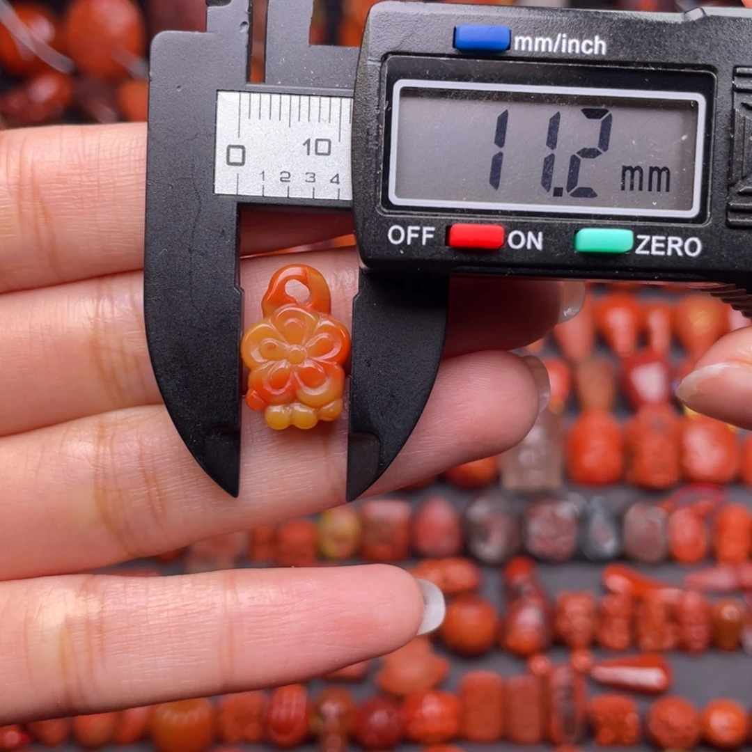 南红玛瑙未镶嵌配饰包浆小花款 侧挂