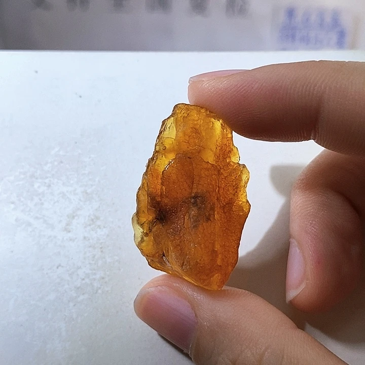 未镶嵌颈饰琥珀琥珀虫珀原石