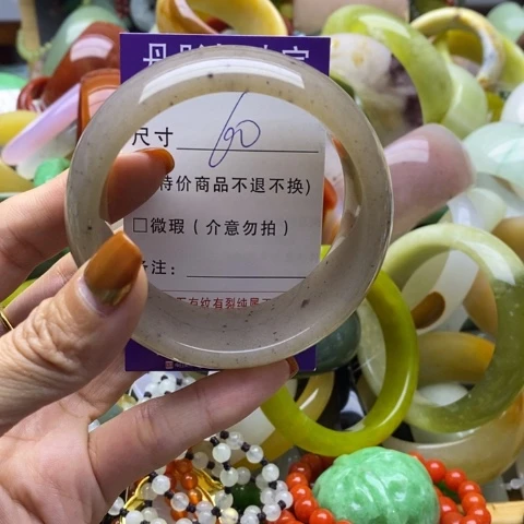 未镶嵌手镯石英岩玉