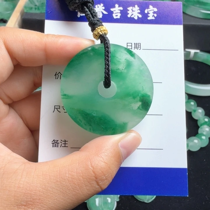 石英质玉未镶嵌颈饰
