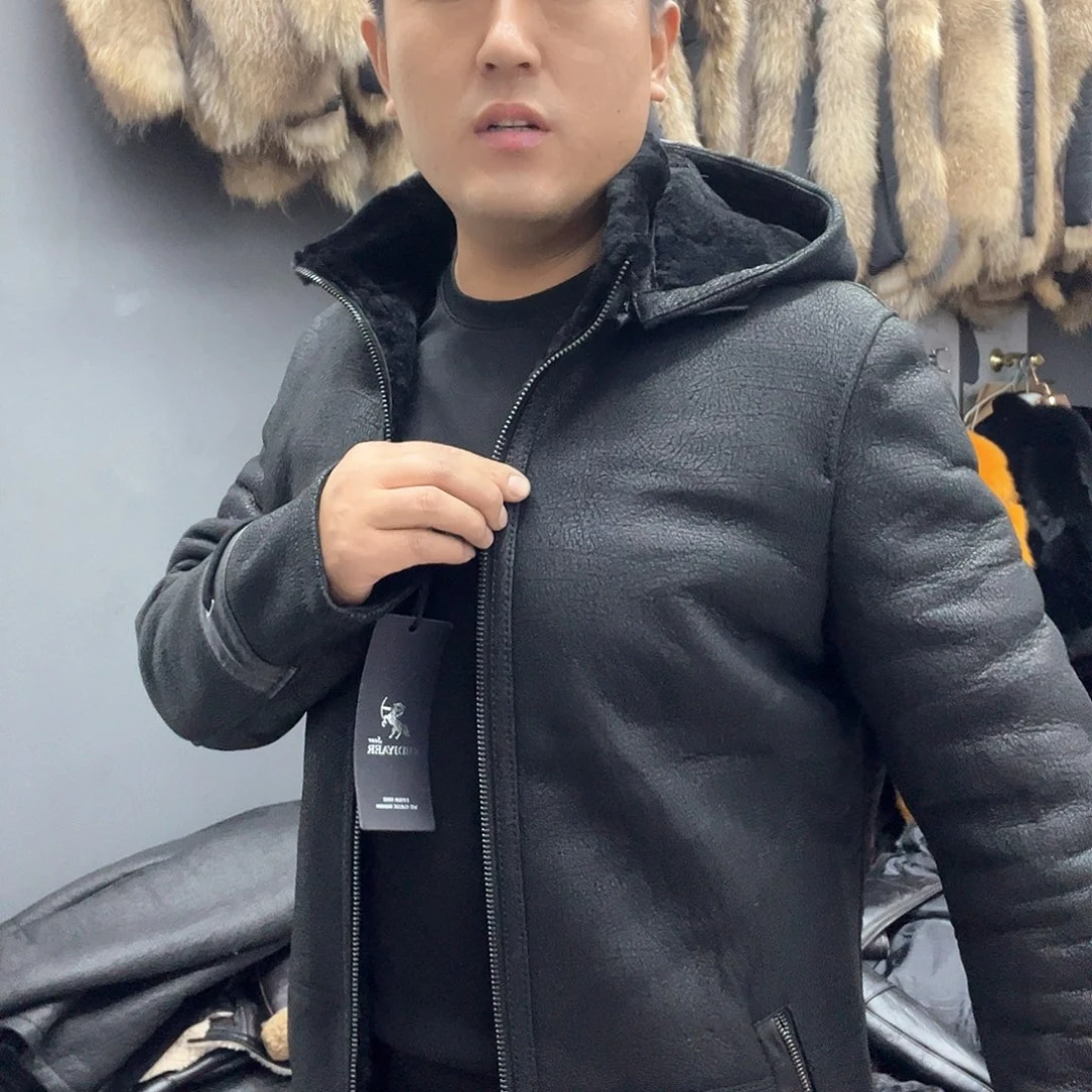 黑色帽款皮毛一体