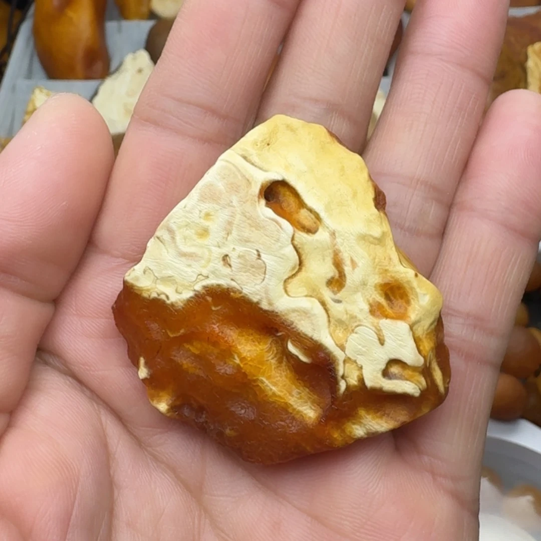 琥珀裸石未镶嵌天然蜜蜡白蜡原石全皮吊坠